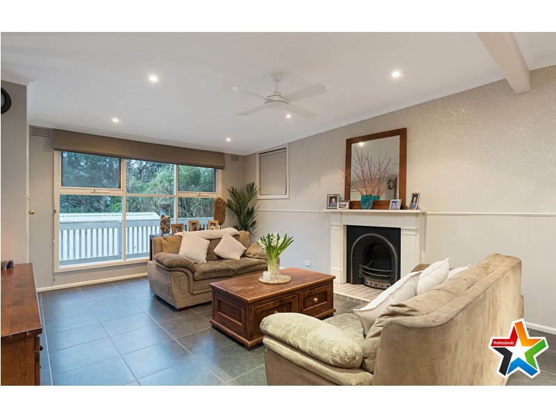 6 Summerhill Road, Montrose VIC 3765