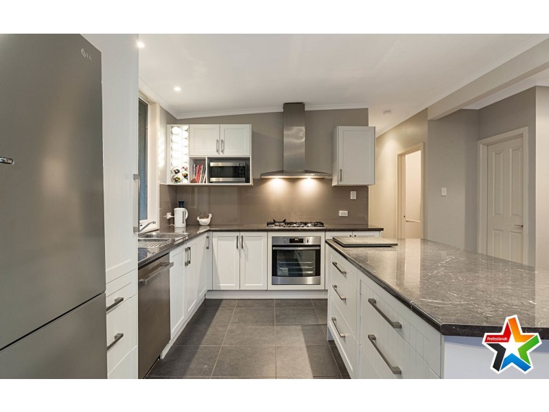 6 Summerhill Road, Montrose VIC 3765