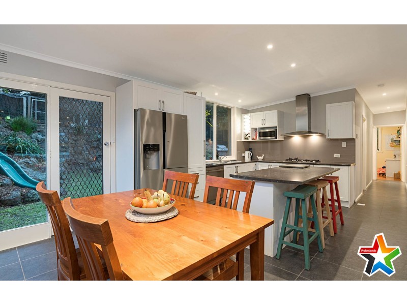 6 Summerhill Road, Montrose VIC 3765