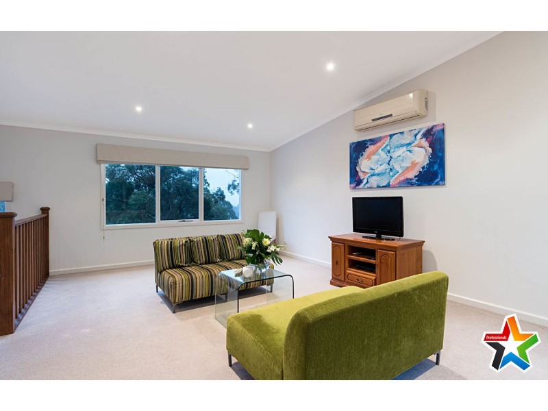 6 Summerhill Road, Montrose VIC 3765