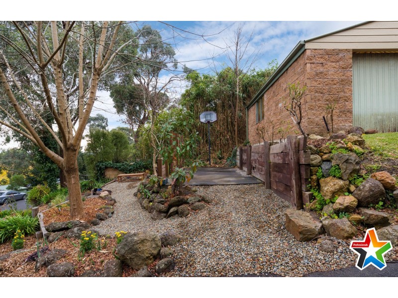 6 Summerhill Road, Montrose VIC 3765