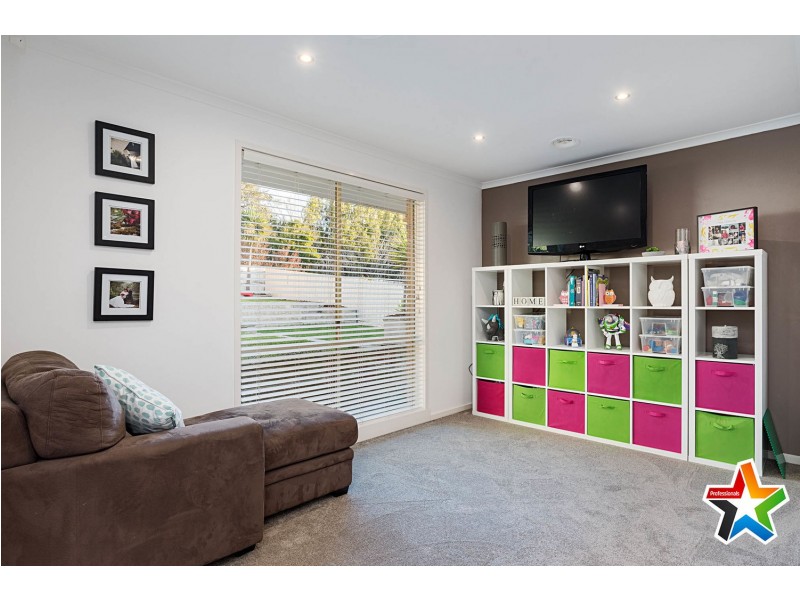 20 Charlwood Drive, Mooroolbark VIC 3138