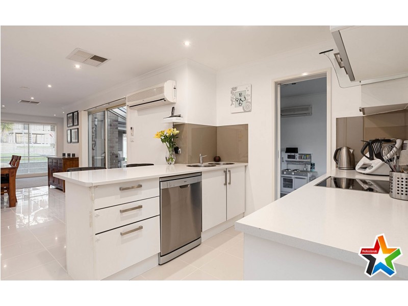 20 Charlwood Drive, Mooroolbark VIC 3138