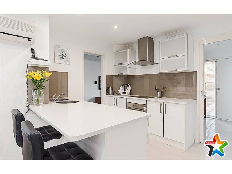 20 Charlwood Drive, Mooroolbark VIC 3138