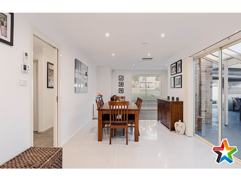 20 Charlwood Drive, Mooroolbark VIC 3138