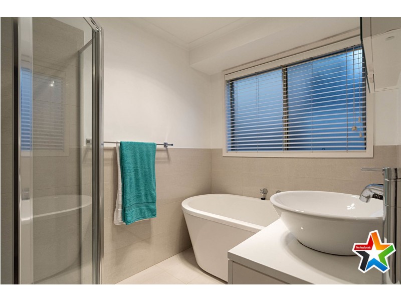 20 Charlwood Drive, Mooroolbark VIC 3138