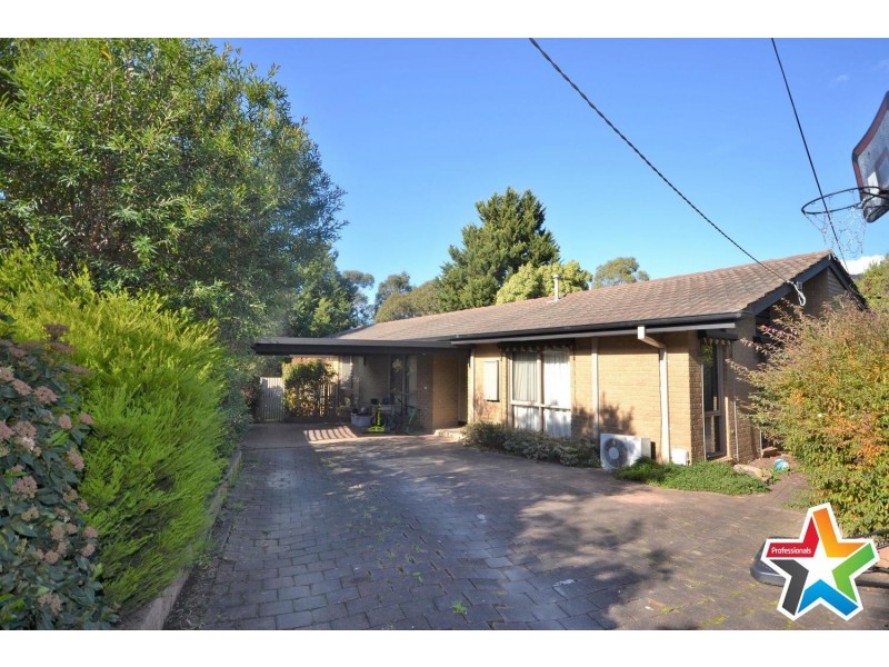 6 Nambour Drive, Mooroolbark VIC 3138