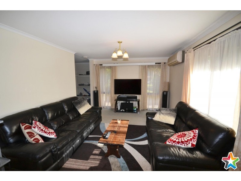 6 Nambour Drive, Mooroolbark VIC 3138