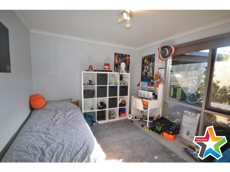 6 Nambour Drive, Mooroolbark VIC 3138