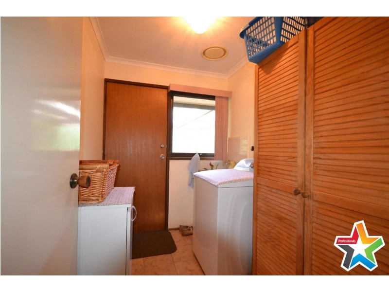 6 Nambour Drive, Mooroolbark VIC 3138