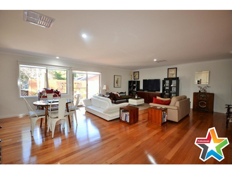2/123 Lincoln Road, Croydon VIC 3136