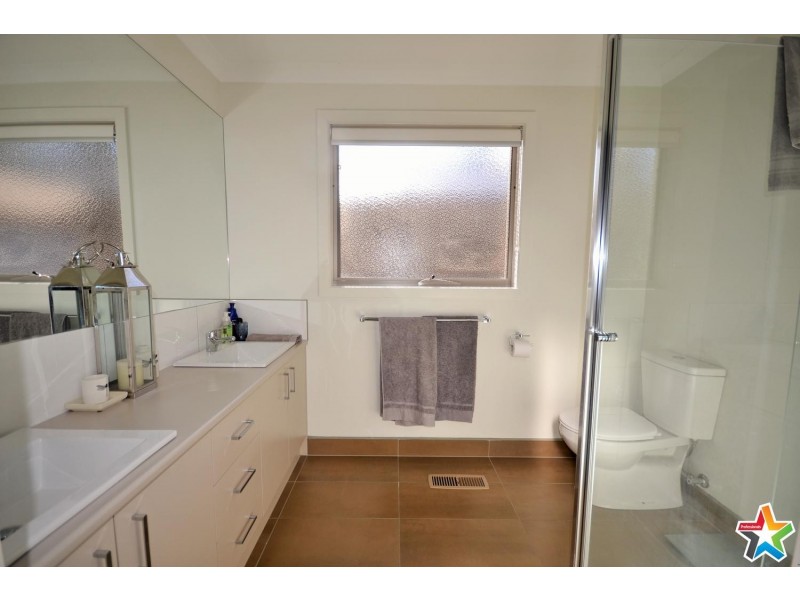 2/123 Lincoln Road, Croydon VIC 3136