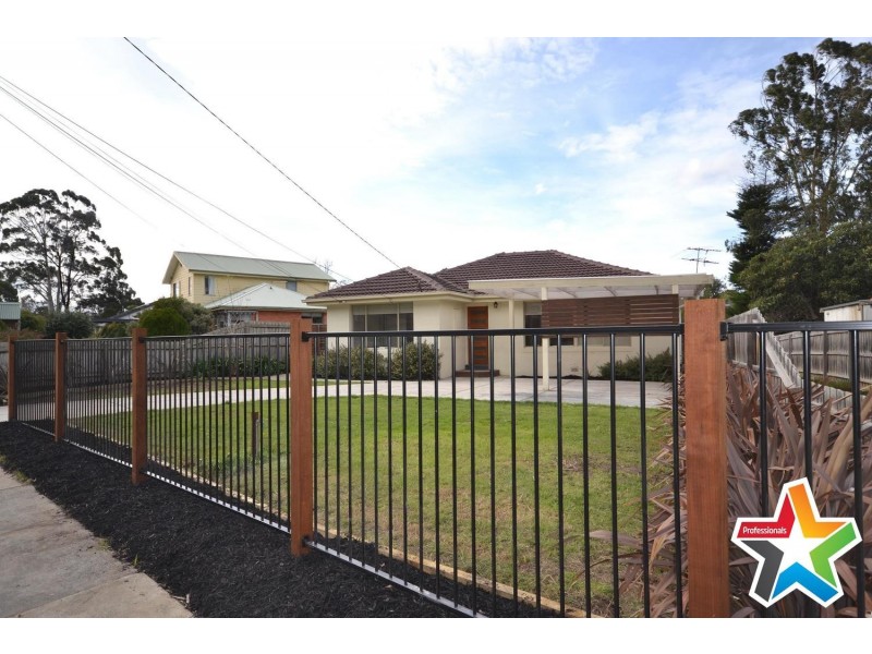 15 Croydondale Drive, Mooroolbark VIC 3138