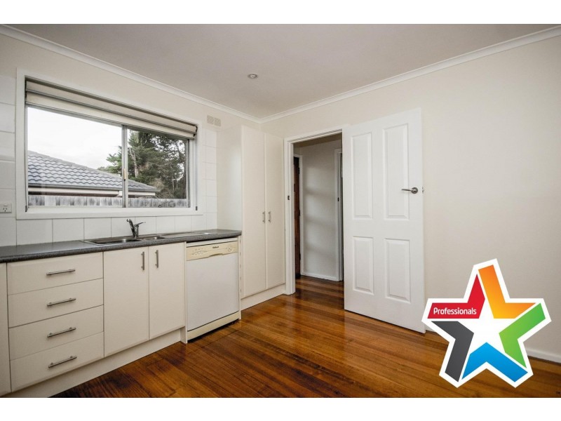 15 Croydondale Drive, Mooroolbark VIC 3138