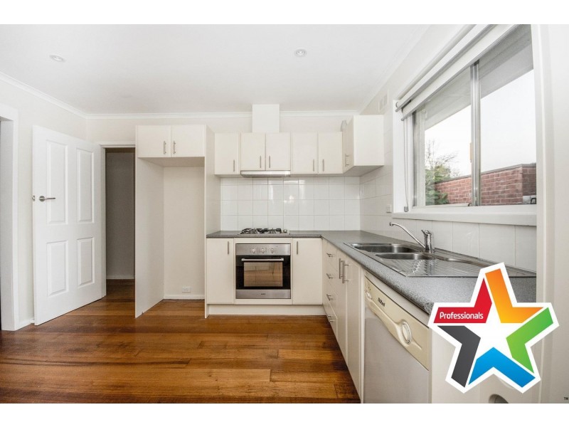 15 Croydondale Drive, Mooroolbark VIC 3138