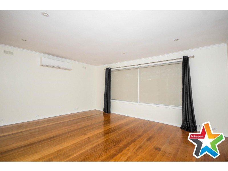 15 Croydondale Drive, Mooroolbark VIC 3138
