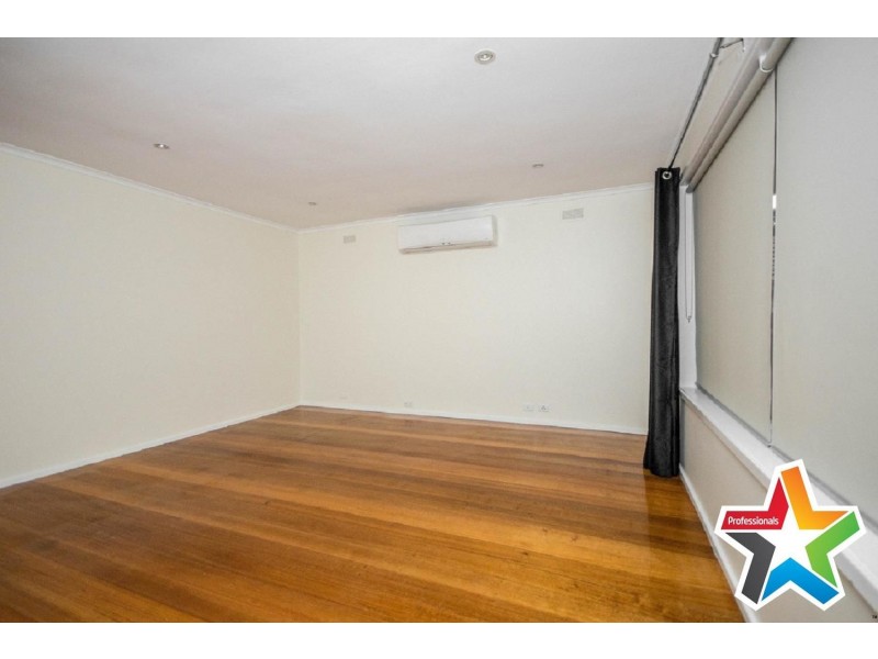 15 Croydondale Drive, Mooroolbark VIC 3138