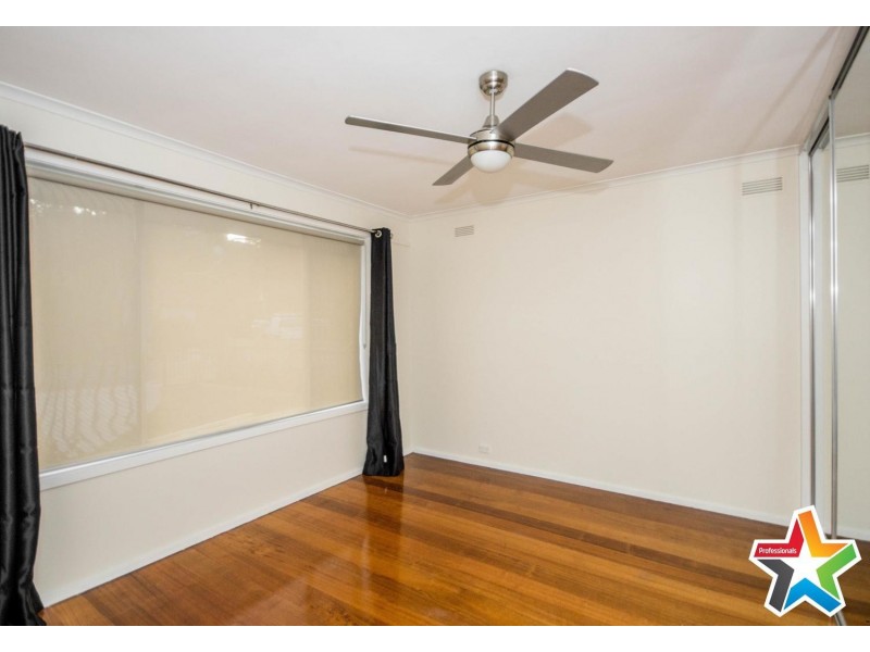15 Croydondale Drive, Mooroolbark VIC 3138