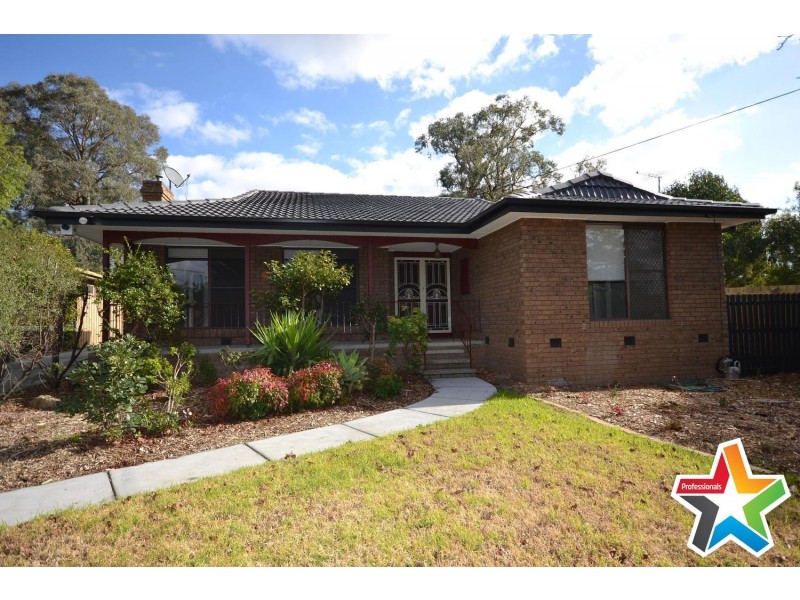 13 Pembroke Road, Mooroolbark VIC 3138