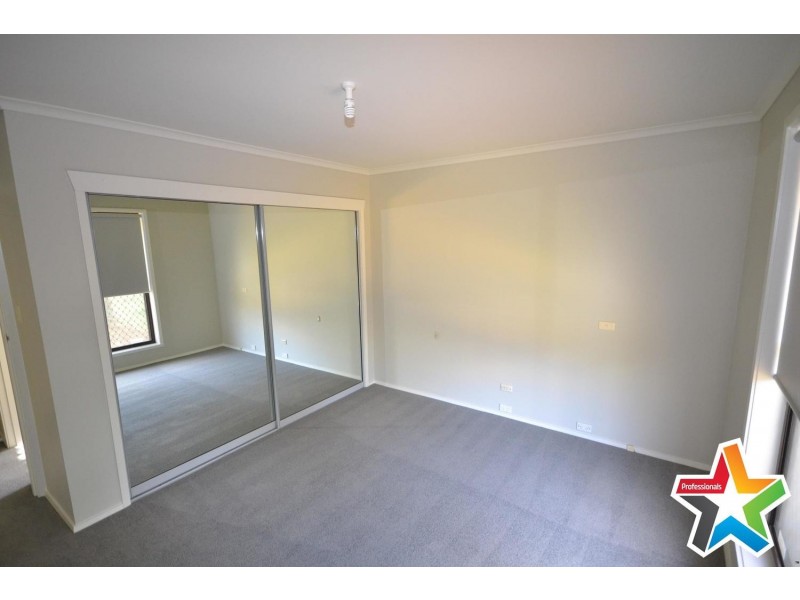 13 Pembroke Road, Mooroolbark VIC 3138