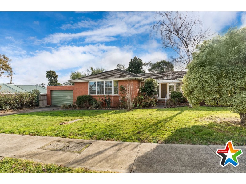 13 Geoffrey Drive, Kilsyth VIC 3137