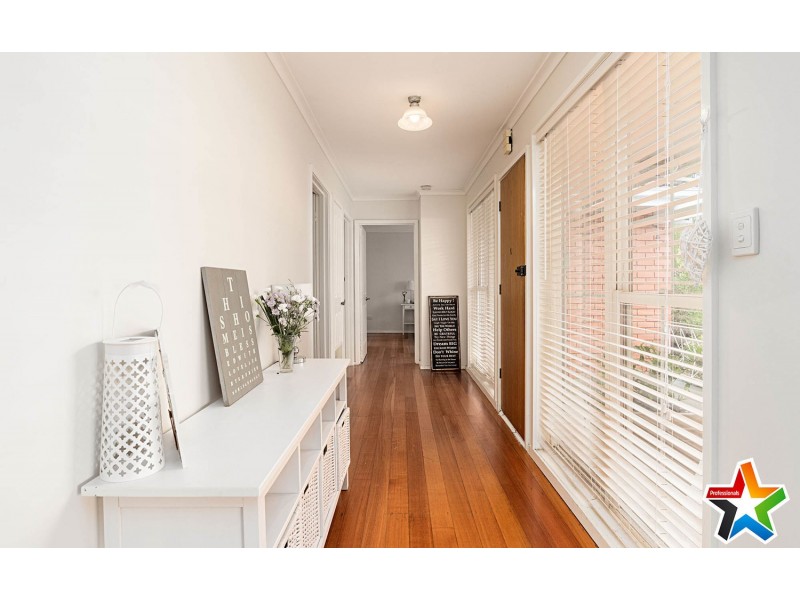 13 Geoffrey Drive, Kilsyth VIC 3137