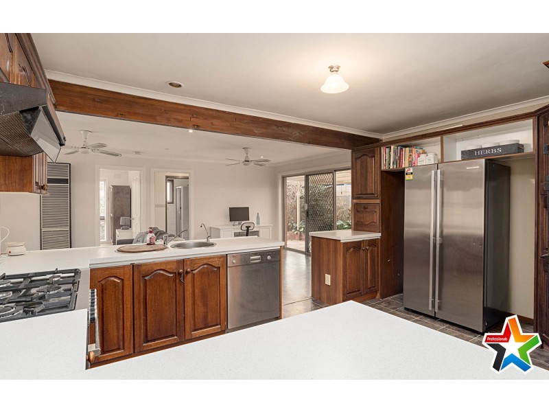 13 Geoffrey Drive, Kilsyth VIC 3137