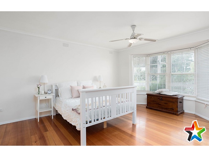 13 Geoffrey Drive, Kilsyth VIC 3137