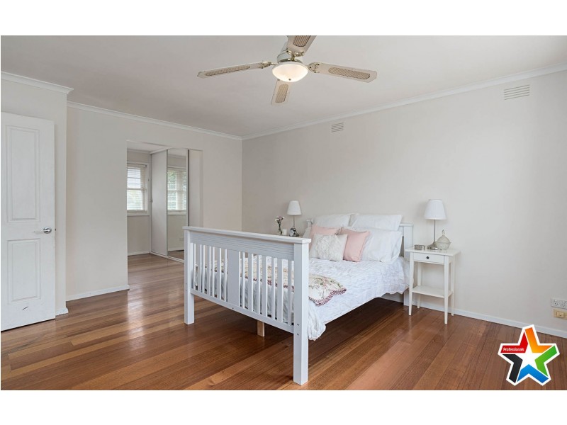 13 Geoffrey Drive, Kilsyth VIC 3137