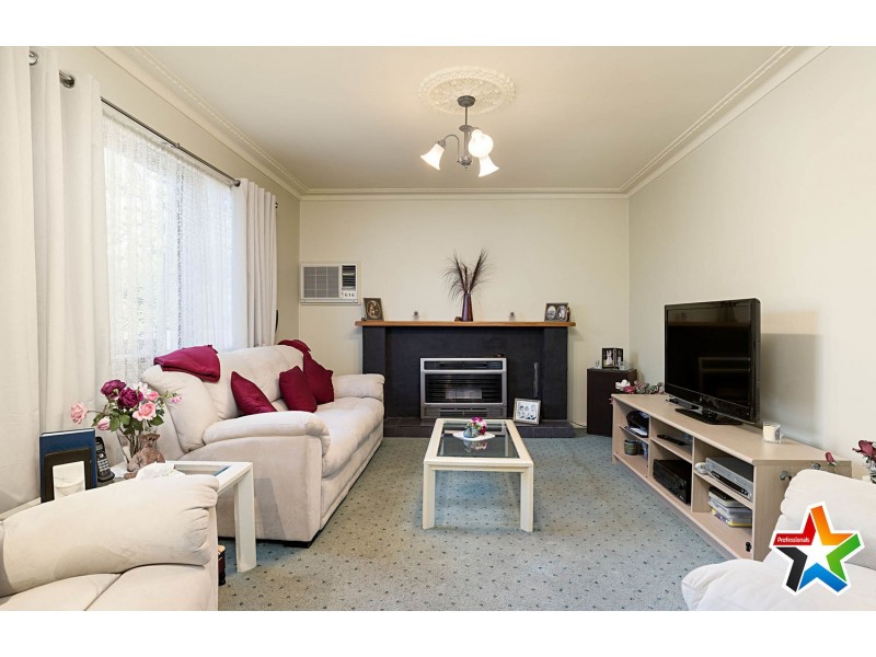 28 Diane Crescent, Mooroolbark VIC 3138