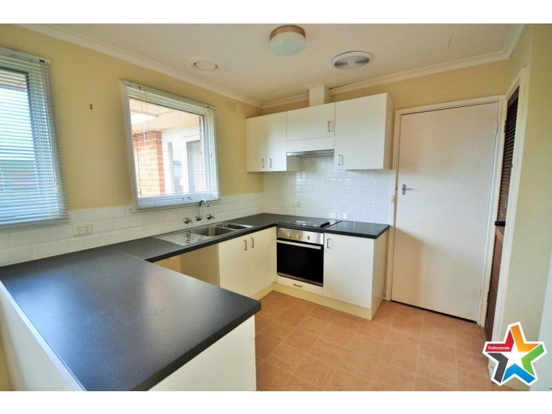 8 Pembroke Road, Mooroolbark VIC 3138