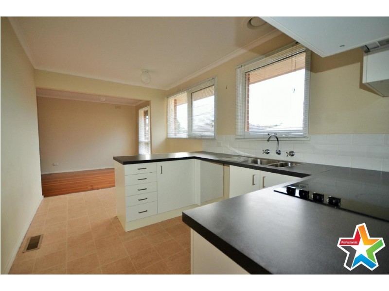 8 Pembroke Road, Mooroolbark VIC 3138