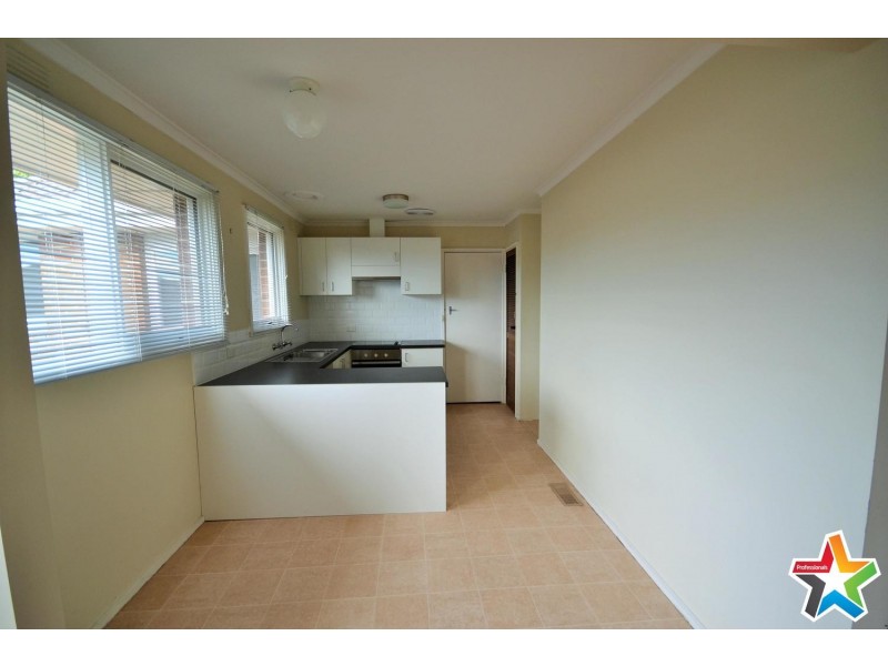 8 Pembroke Road, Mooroolbark VIC 3138