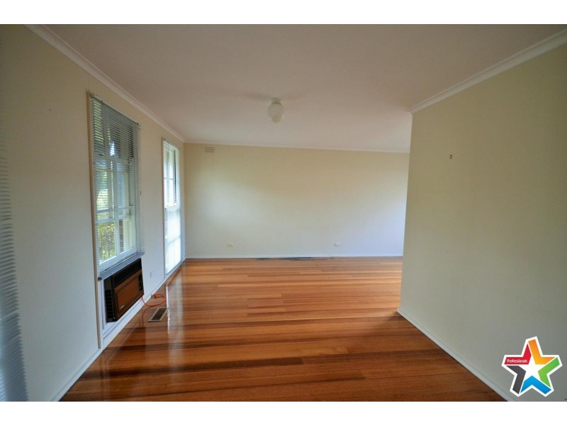 8 Pembroke Road, Mooroolbark VIC 3138