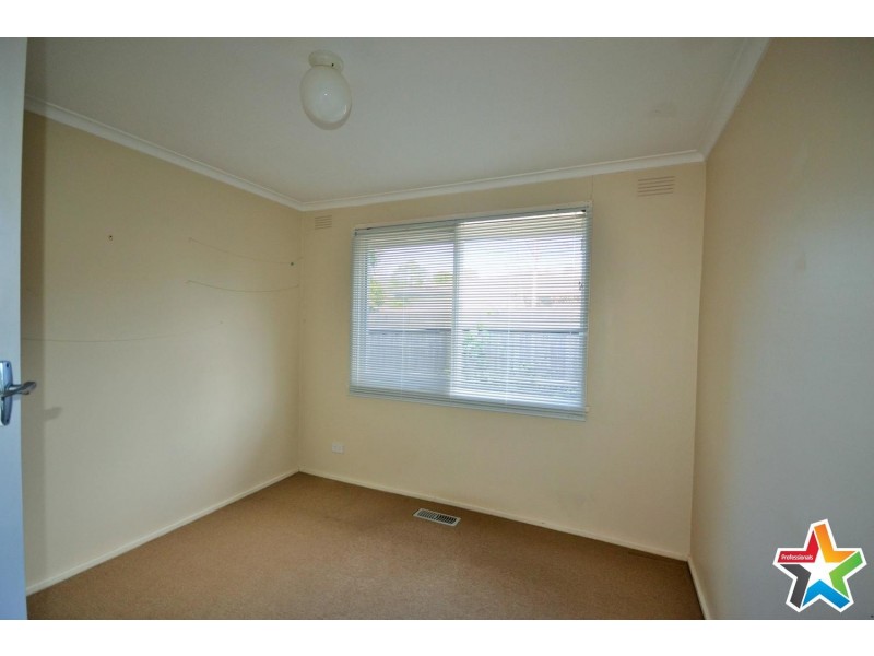 8 Pembroke Road, Mooroolbark VIC 3138