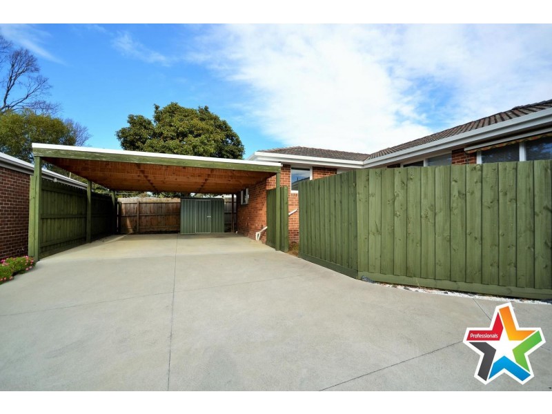 8 Pembroke Road, Mooroolbark VIC 3138