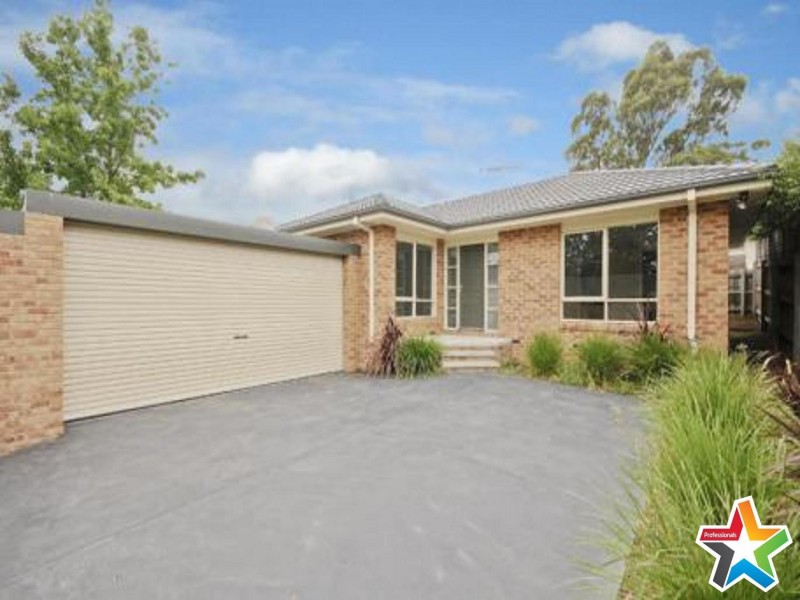 38a Esther Crescent, Mooroolbark VIC 3138