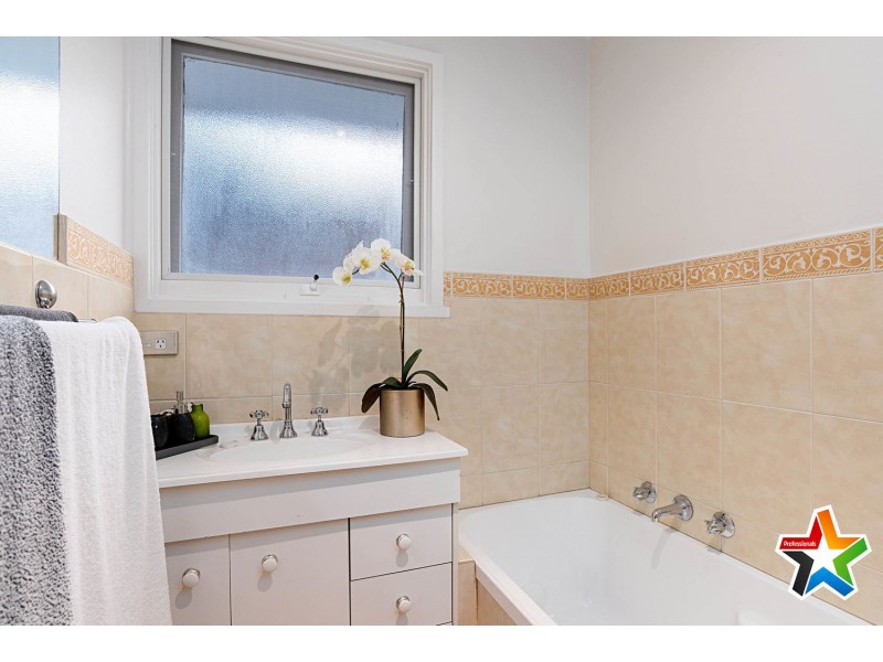 7 Holmes Road, Mooroolbark VIC 3138