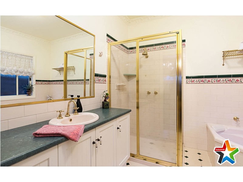 20 Olinda Park Rise, Lilydale VIC 3140