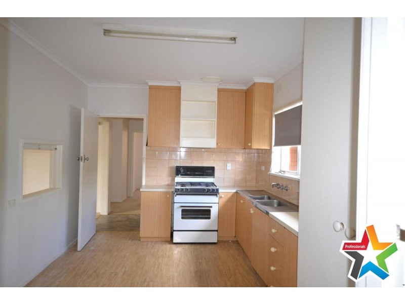 14 Charles Street, Mooroolbark VIC 3138