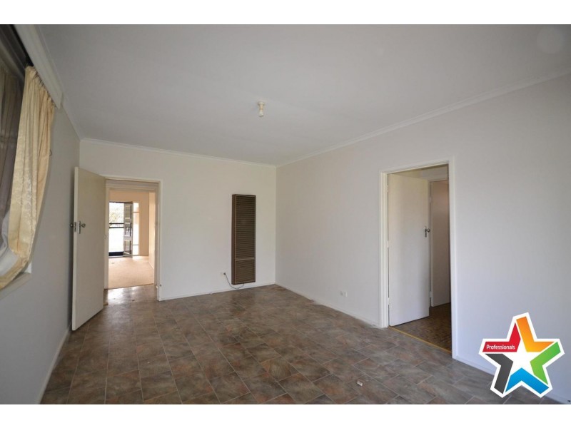 14 Charles Street, Mooroolbark VIC 3138