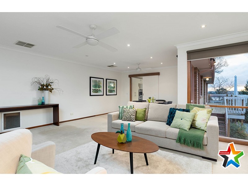 44 Kirkford Drive, Mooroolbark VIC 3138