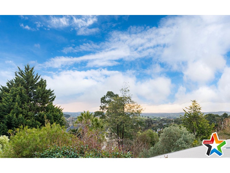 44 Kirkford Drive, Mooroolbark VIC 3138