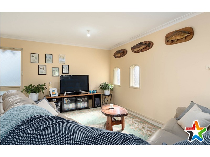 28 Songbird Avenue, Chirnside Park VIC 3116