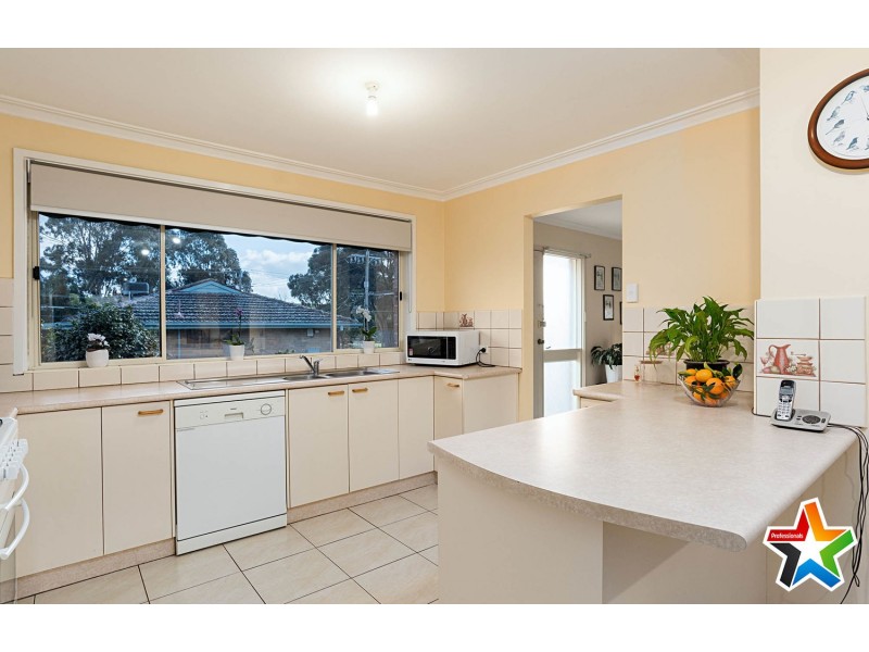 28 Songbird Avenue, Chirnside Park VIC 3116