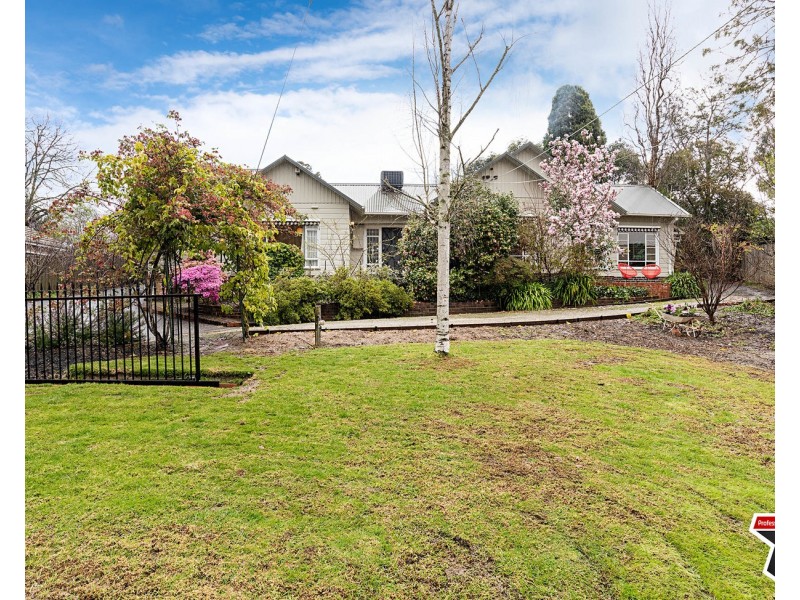 2 Rangeview Court, Croydon VIC 3136