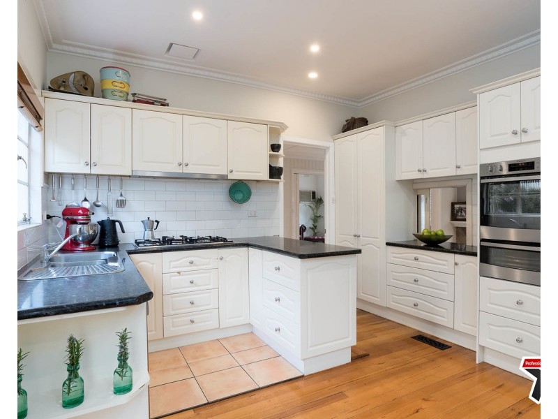 2 Rangeview Court, Croydon VIC 3136