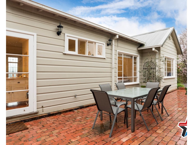 2 Rangeview Court, Croydon VIC 3136