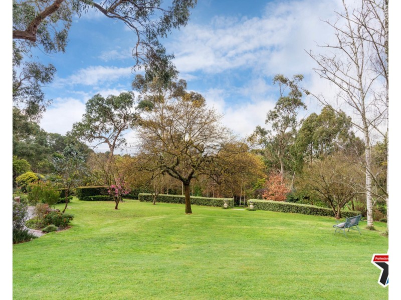 8 Mangans Road, Lilydale VIC 3140