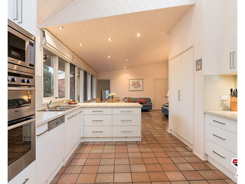 8 Mangans Road, Lilydale VIC 3140